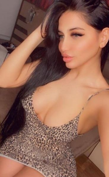 كويتيه مقيمه في دبي لاتظيع وقتي بالمسجات الحجز بالاتصال بس خدماتي كل شي