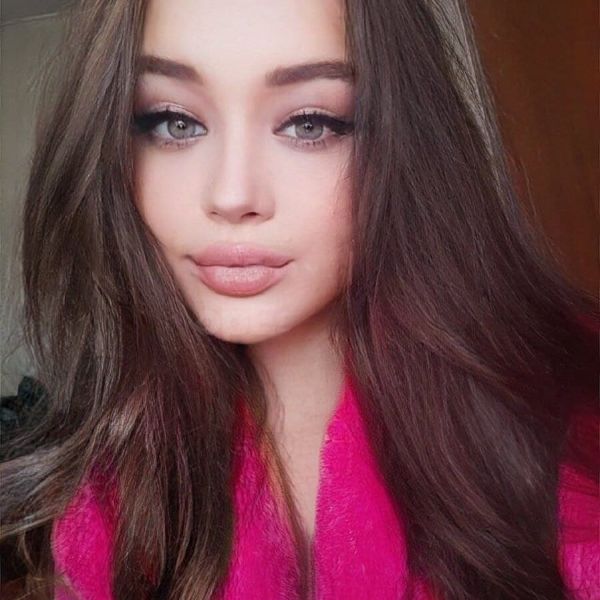 Long-haired beauty, with lush lips. She has a really hot character. Her extra services will really reveal her insatiable nature! It's hard to describe in words. Learn more about her! 😼