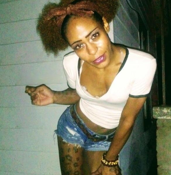 I am very smart complex individual, i know how adapts to others in a gracefully positive damenoir, I am very fragile, I am 26 a Yung petite old soul type of woman ??happily ?strongly ?? single ??,most of all I'm a Lady ? Queen?? as my brazy Molly QUiNN comes out to be the type of woman I was worried about becoming and now I stand proud as a mother of beautiful kids it's daddy's turn to show them how to be tough that figure means something in this ???