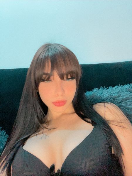 Holis cariño escribe para que pases un rato rico y ardiente conmigo, te trataré como un rey 🥰🥰🥰
